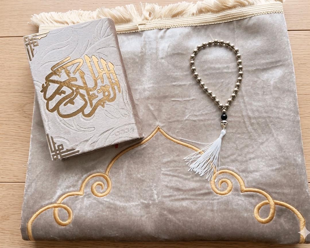 طقم عبادة راقٍ… هدية تبقى في الذاكرة